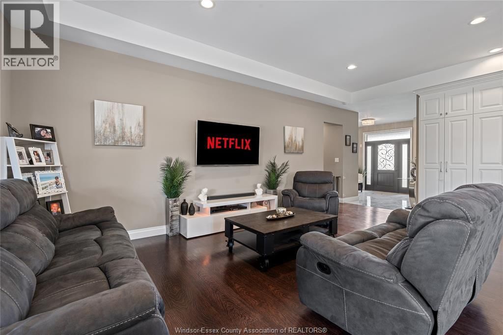 24 PEACHTREE LANE Image 9