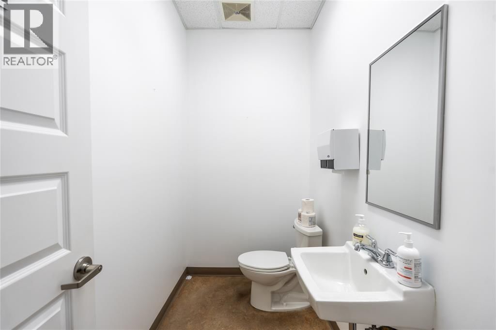 1475 EXMOUTH STREET Image 16