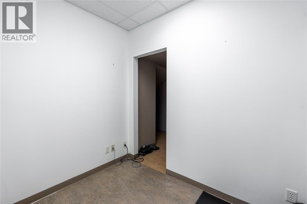 1475 EXMOUTH STREET Image 17