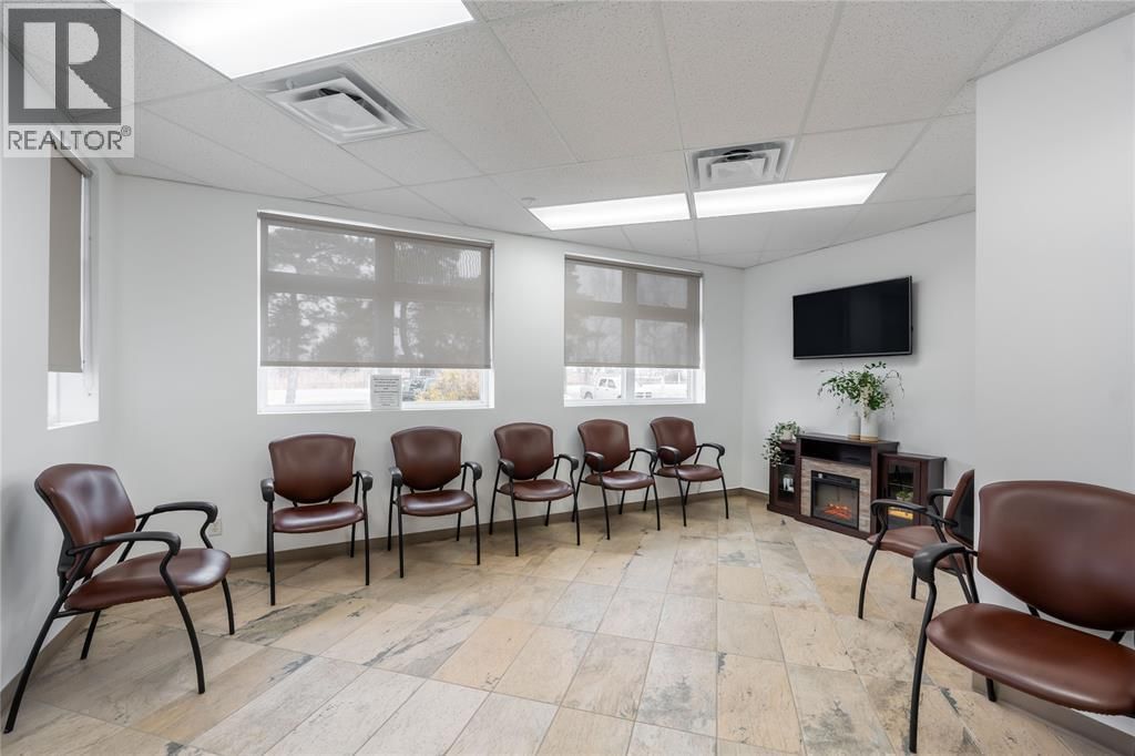 1475 EXMOUTH STREET Image 9