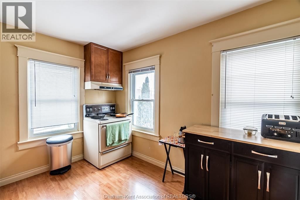 266 GRAND AVENUE WEST Image 11