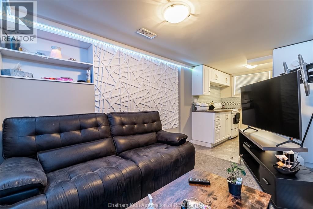 266 GRAND AVENUE WEST Image 21