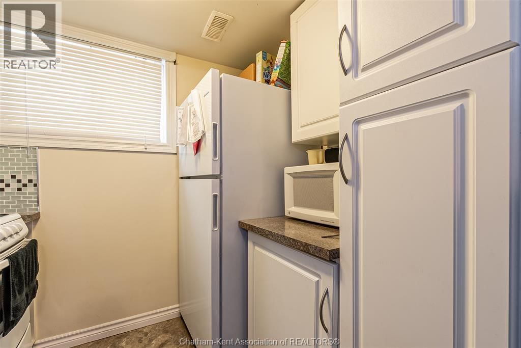 266 GRAND AVENUE WEST Image 23