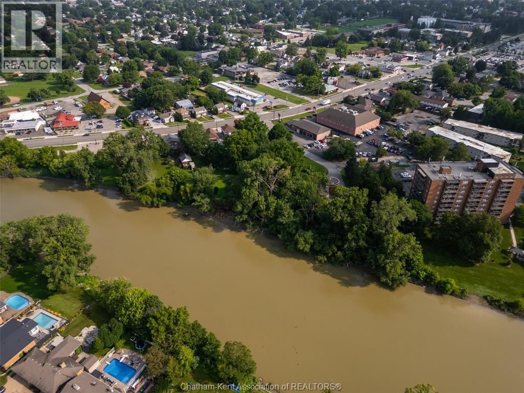 266 GRAND AVENUE WEST Image 33