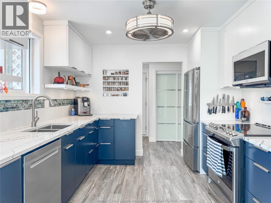 276 FAIRWAY CRESCENT Image 12