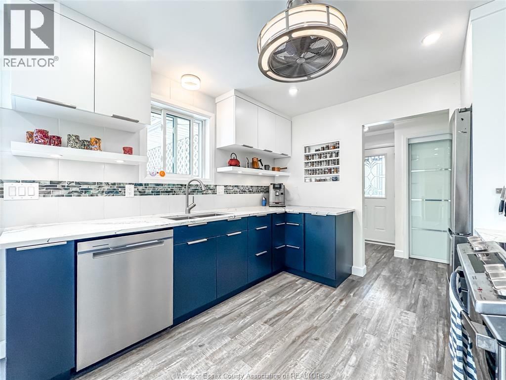 276 FAIRWAY CRESCENT Image 14