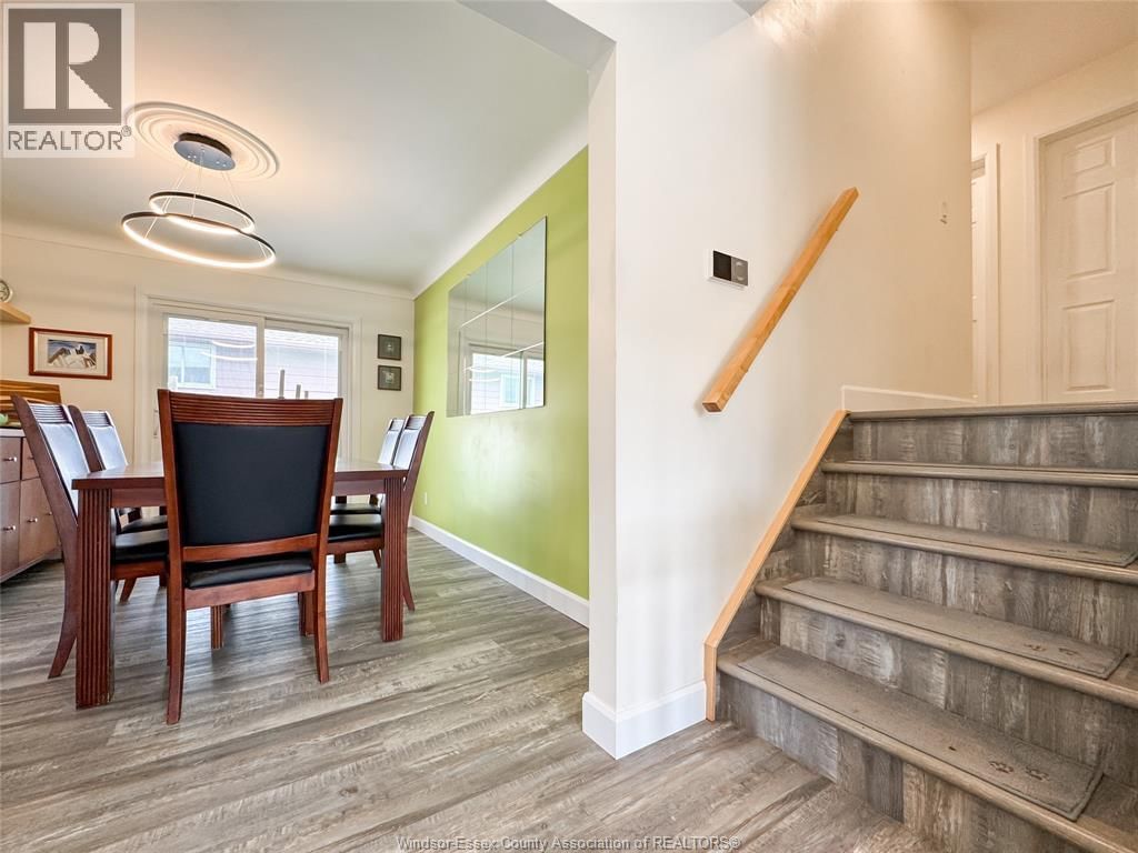 276 FAIRWAY CRESCENT Image 15