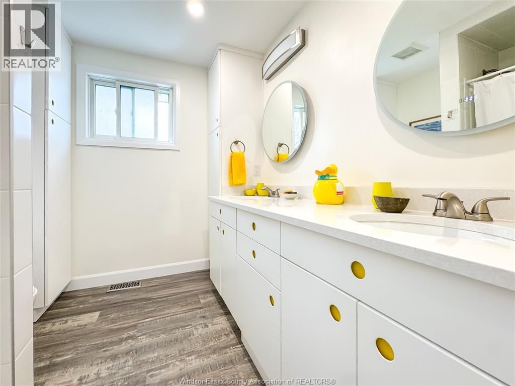 276 FAIRWAY CRESCENT Image 16