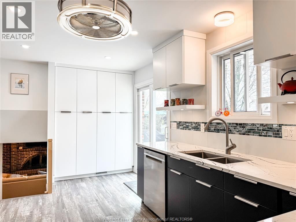 276 FAIRWAY CRESCENT Image 17