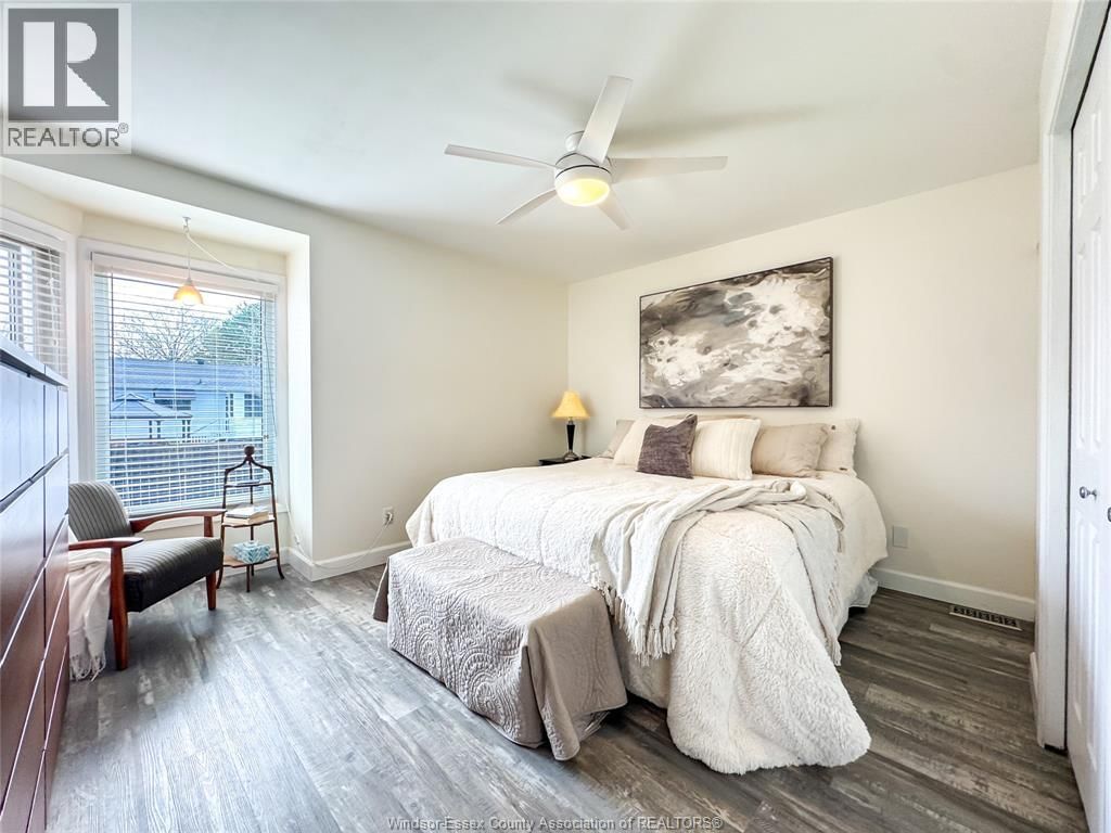 276 FAIRWAY CRESCENT Image 18