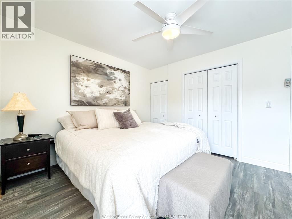 276 FAIRWAY CRESCENT Image 19