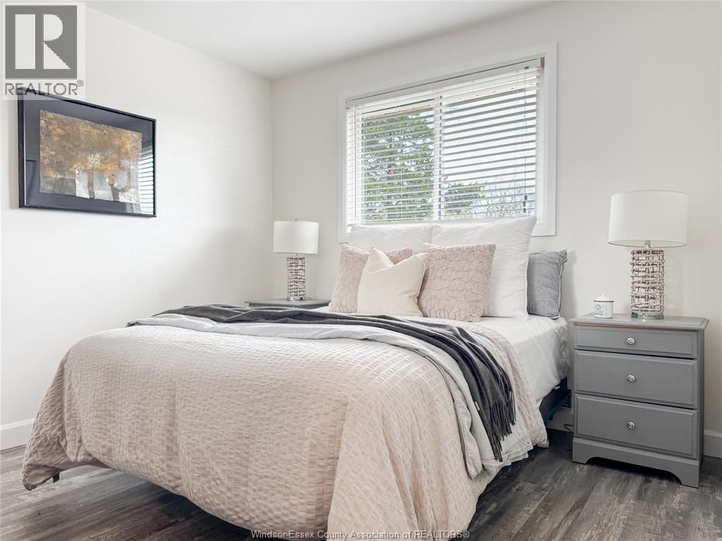 276 FAIRWAY CRESCENT Image 22