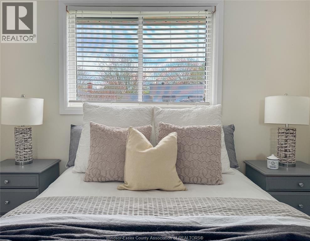 276 FAIRWAY CRESCENT Image 23