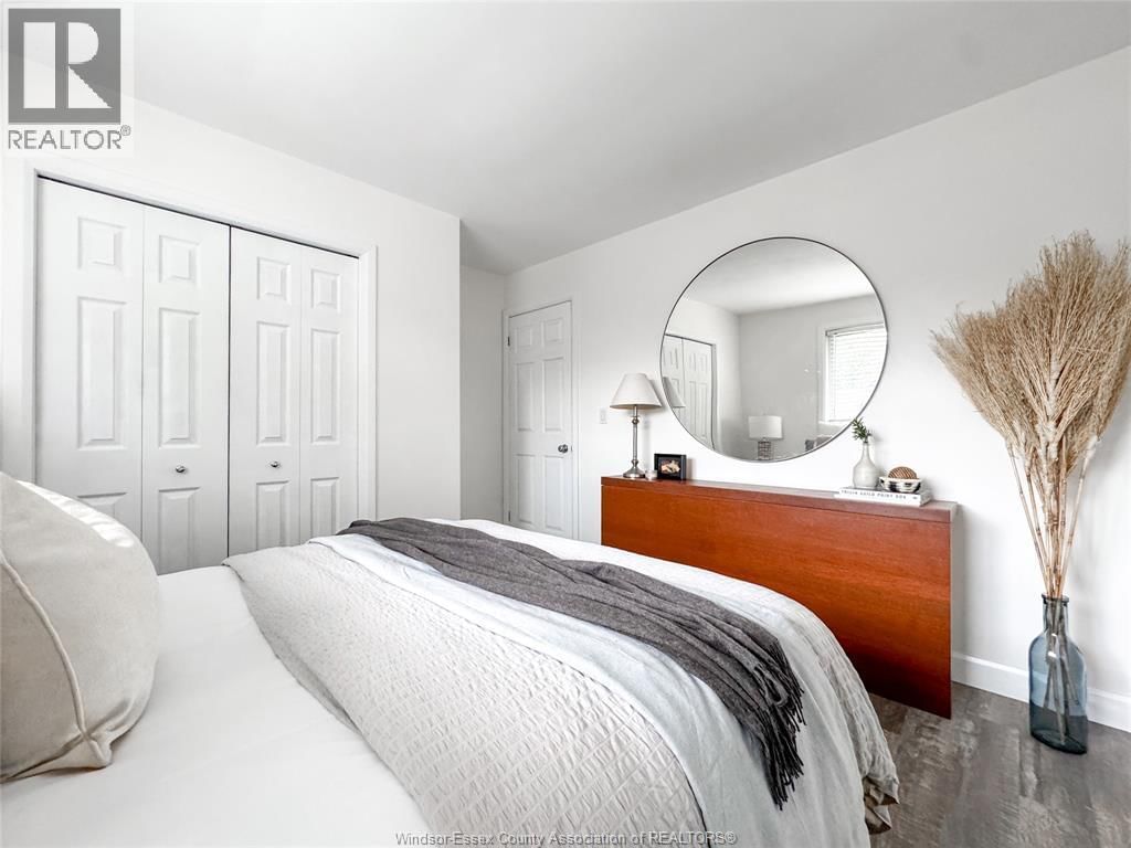 276 FAIRWAY CRESCENT Image 24