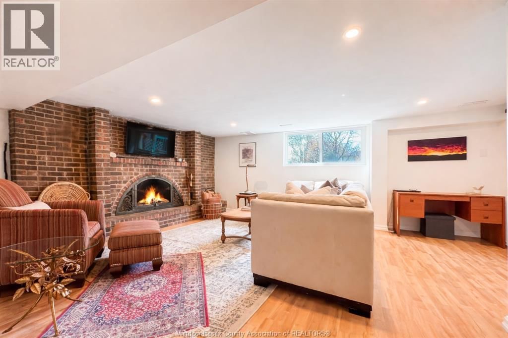 276 FAIRWAY CRESCENT Image 29