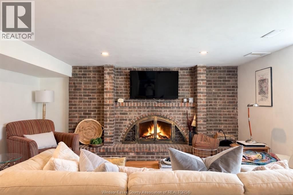 276 FAIRWAY CRESCENT Image 30