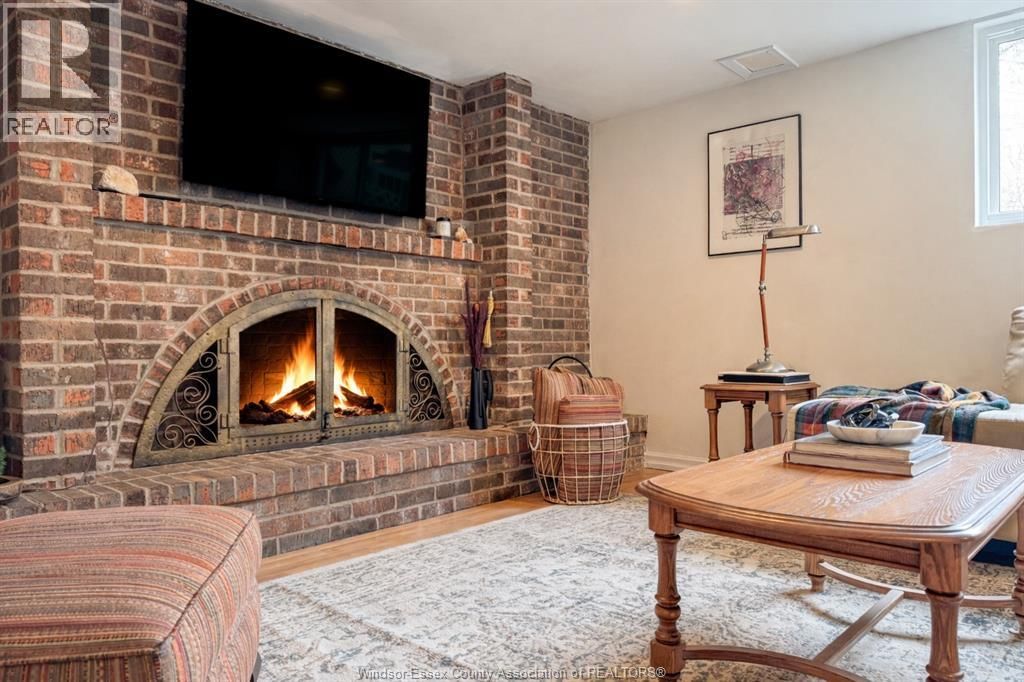 276 FAIRWAY CRESCENT Image 31