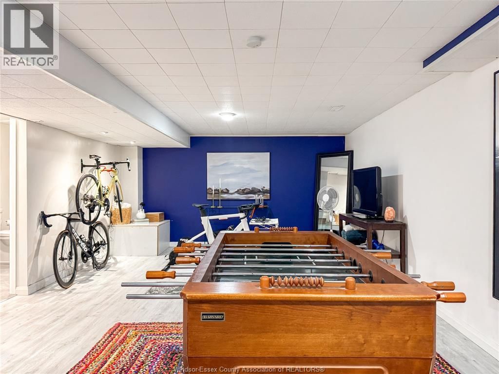 276 FAIRWAY CRESCENT Image 34