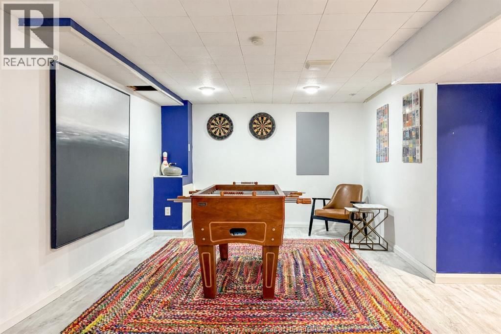 276 FAIRWAY CRESCENT Image 35