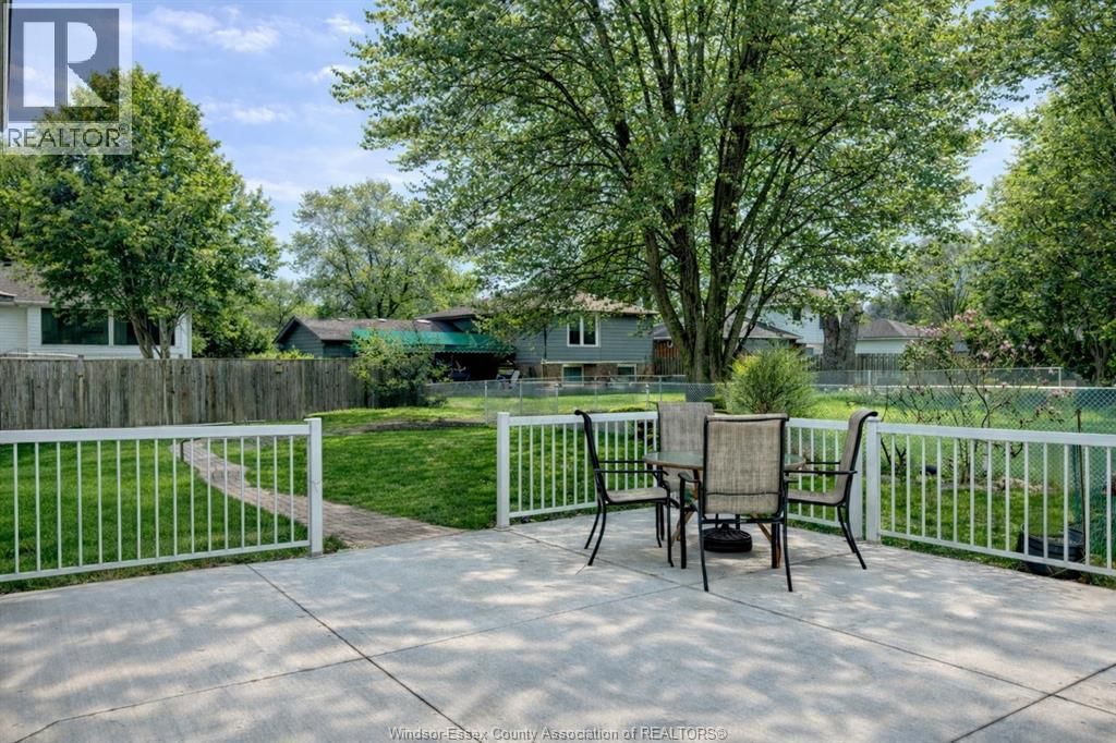 276 FAIRWAY CRESCENT Image 38