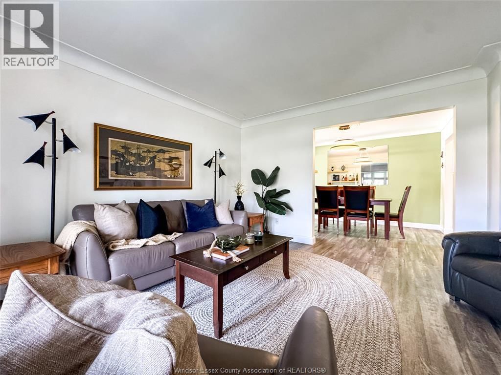 276 FAIRWAY CRESCENT Image 5