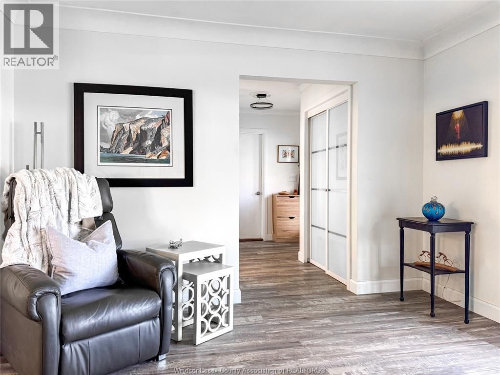 276 FAIRWAY CRESCENT Image 6