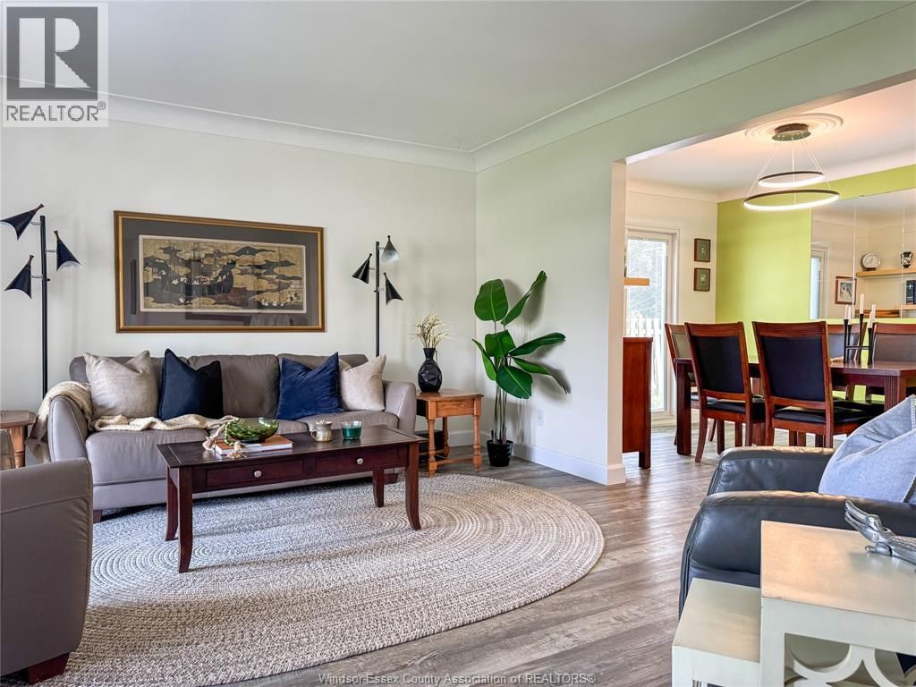 276 FAIRWAY CRESCENT Image 8