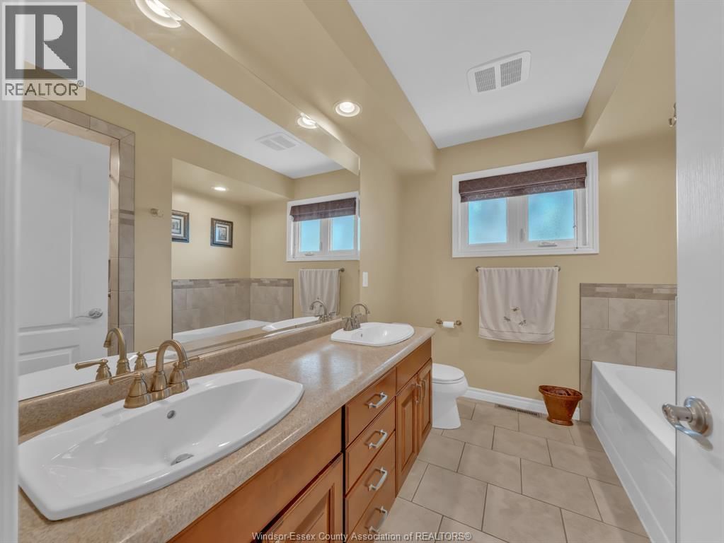 2740 BOUFFARD Image 16