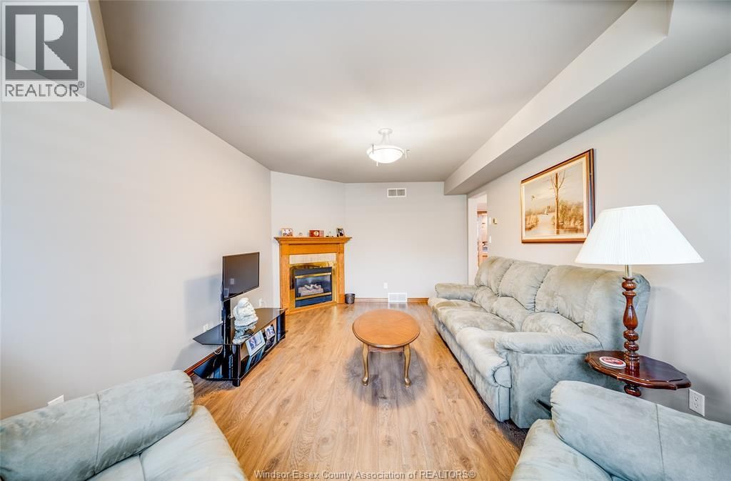 313 APPLEWOOD Image 32