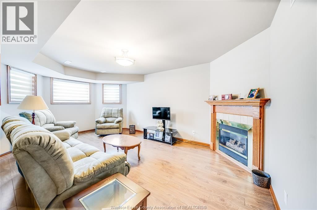 313 APPLEWOOD Image 33