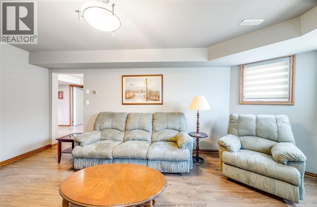 313 APPLEWOOD Image 34