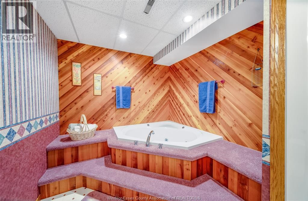 313 APPLEWOOD Image 38