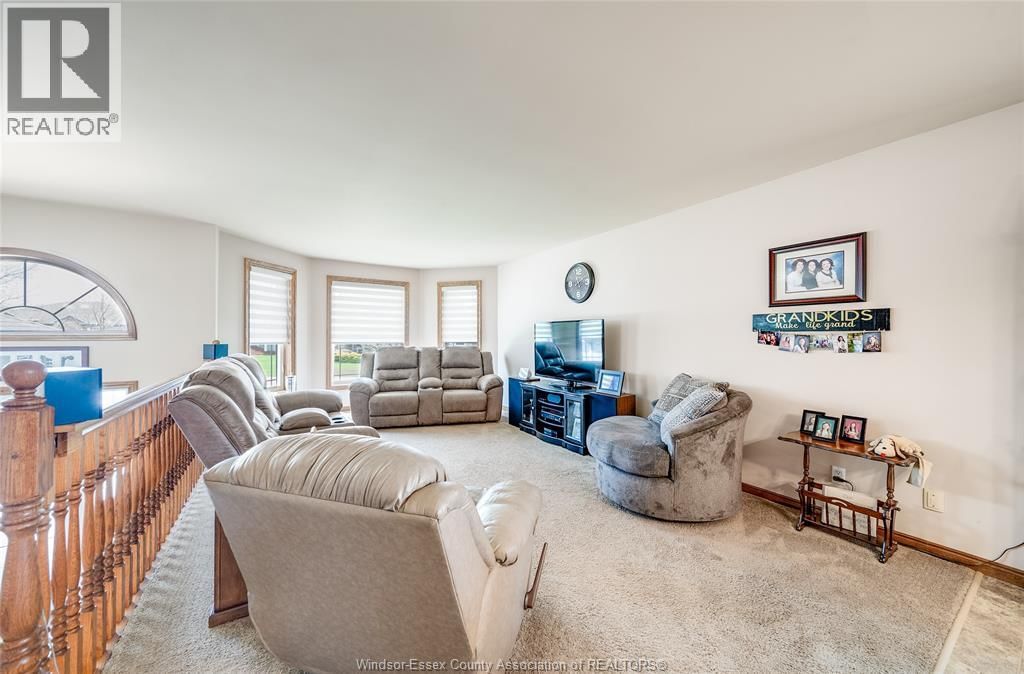 313 APPLEWOOD Image 9