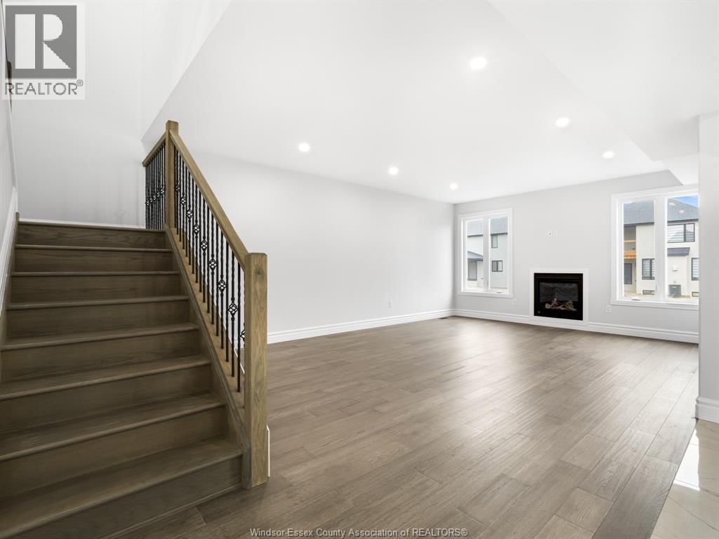 216 COWAN COURT Image 13