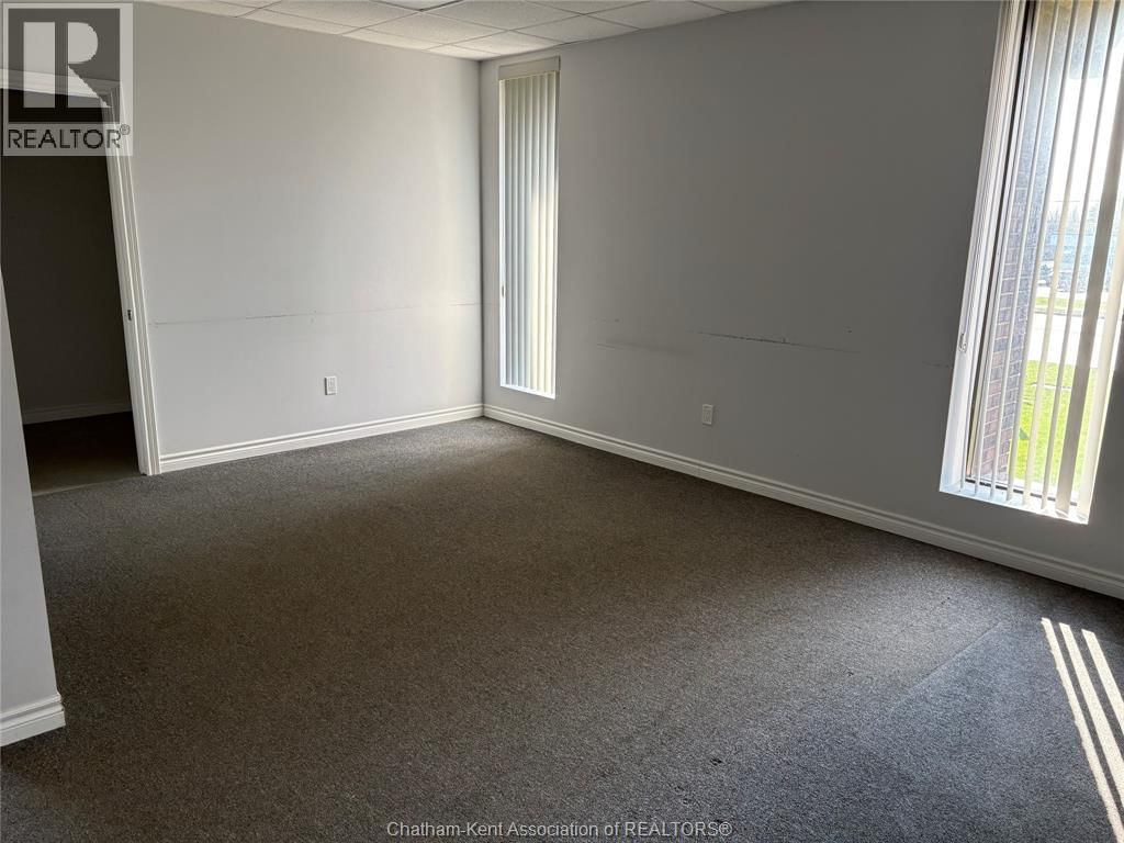 995 RICHMOND STREET Image 14