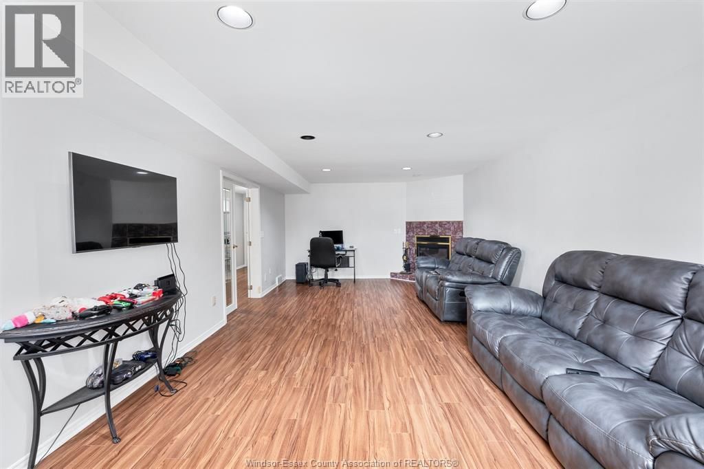 294 STONE RIDGE AVENUE Image 29