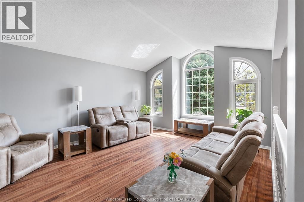 294 STONE RIDGE AVENUE Image 8