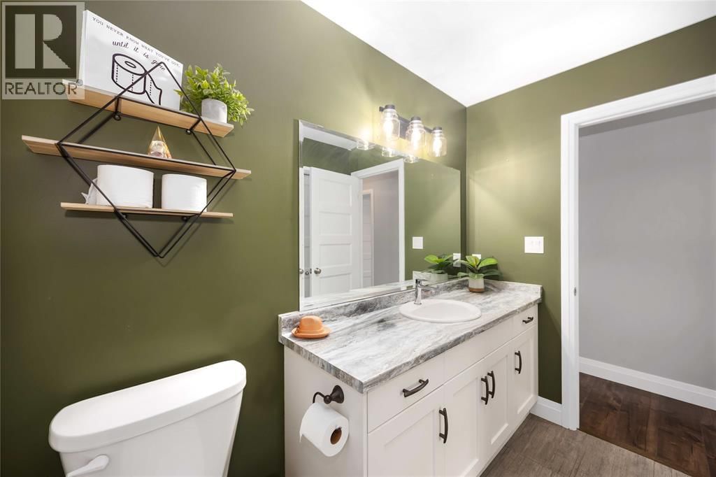 310 LEXINGTON BOULEVARD Image 17