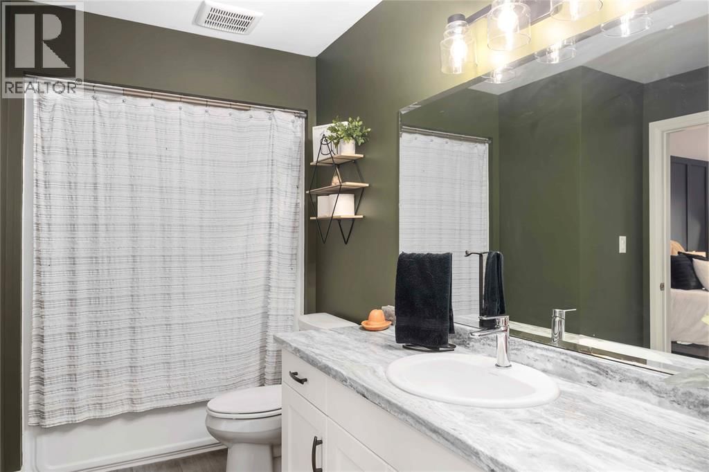 310 LEXINGTON BOULEVARD Image 18