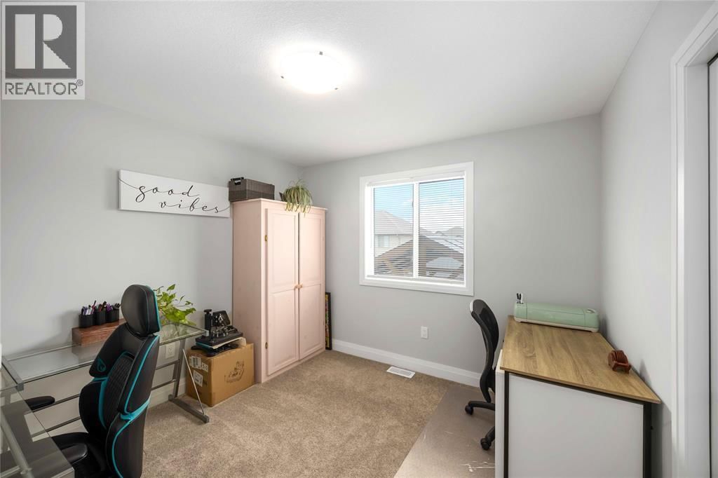 310 LEXINGTON BOULEVARD Image 22