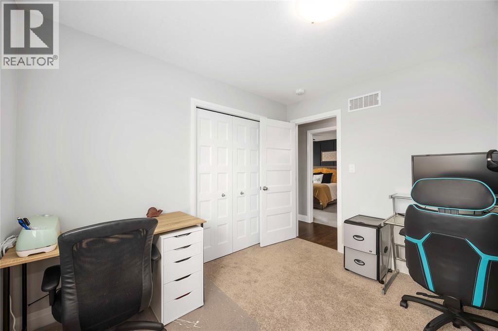 310 LEXINGTON BOULEVARD Image 23