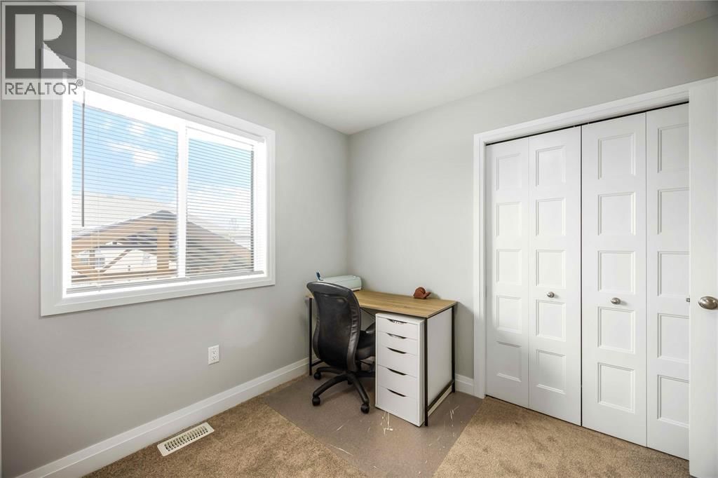 310 LEXINGTON BOULEVARD Image 24