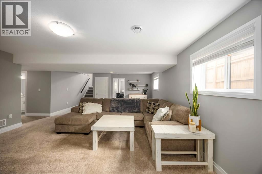 310 LEXINGTON BOULEVARD Image 27