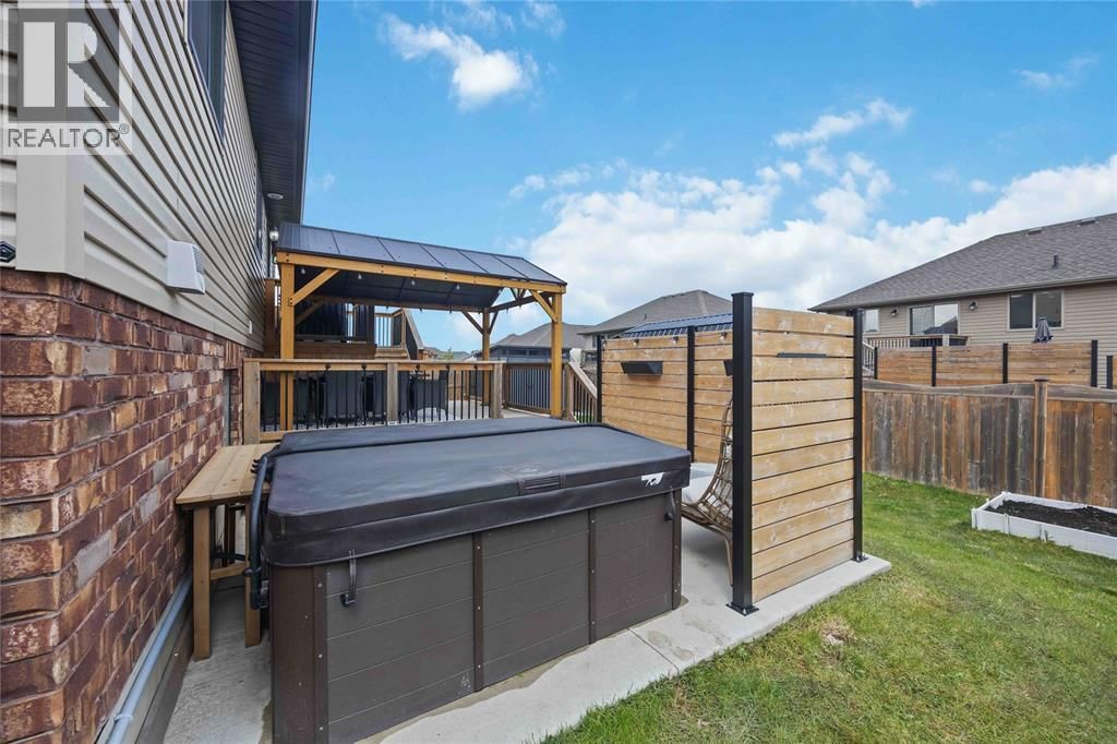 310 LEXINGTON BOULEVARD Image 38