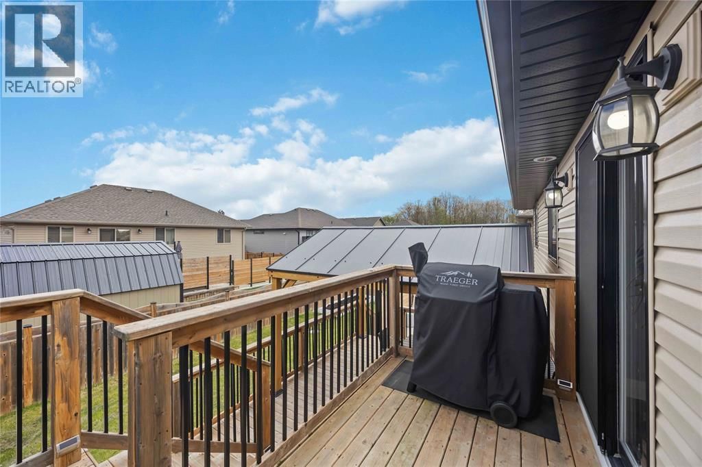 310 LEXINGTON BOULEVARD Image 39