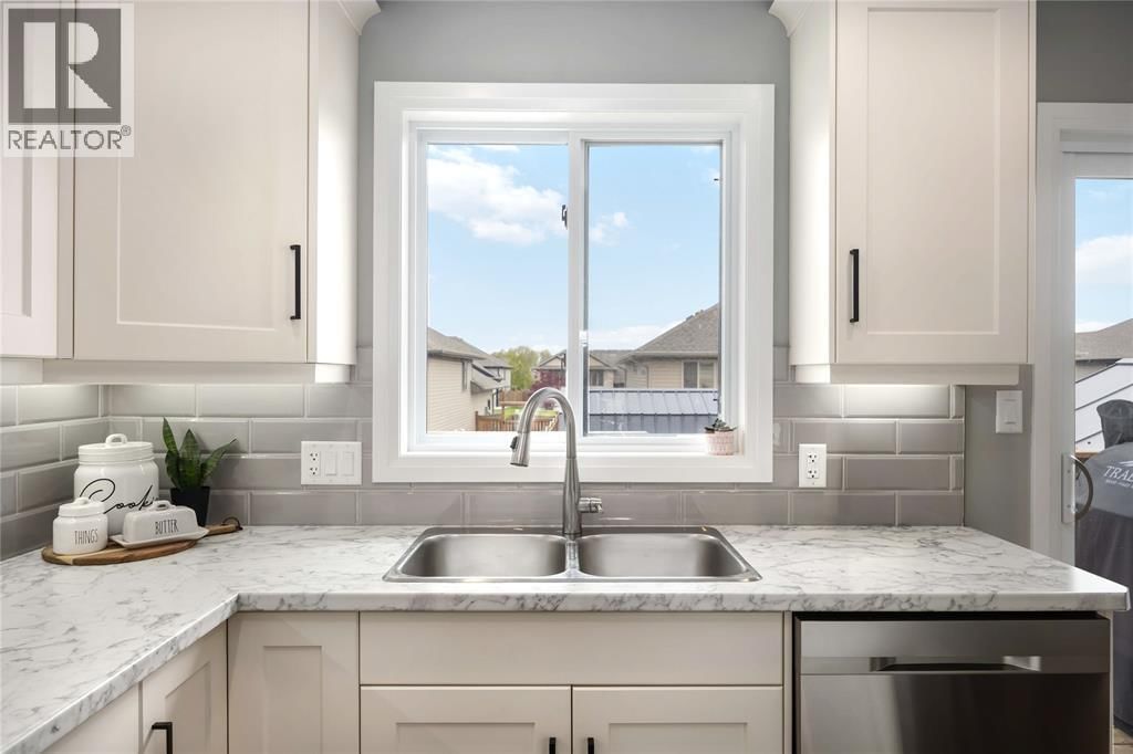 310 LEXINGTON BOULEVARD Image 6