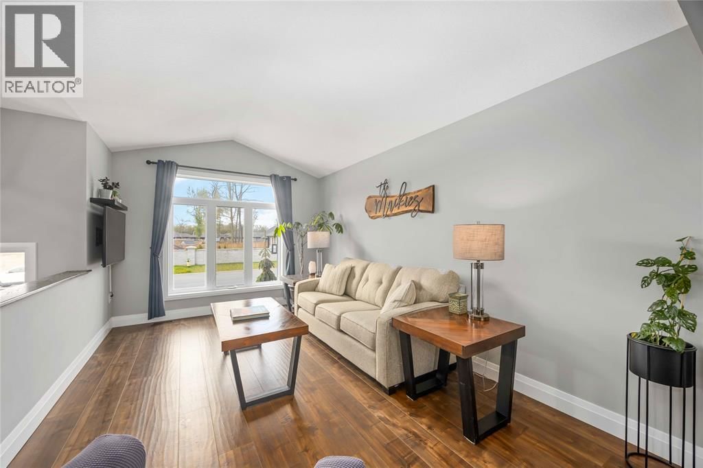 310 LEXINGTON BOULEVARD Image 7