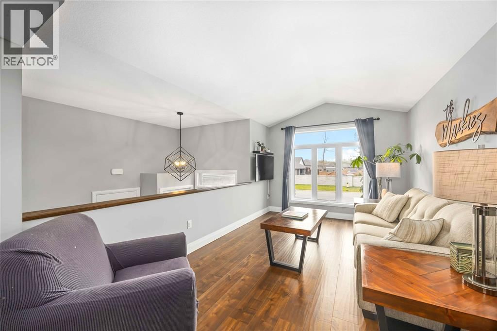 310 LEXINGTON BOULEVARD Image 9