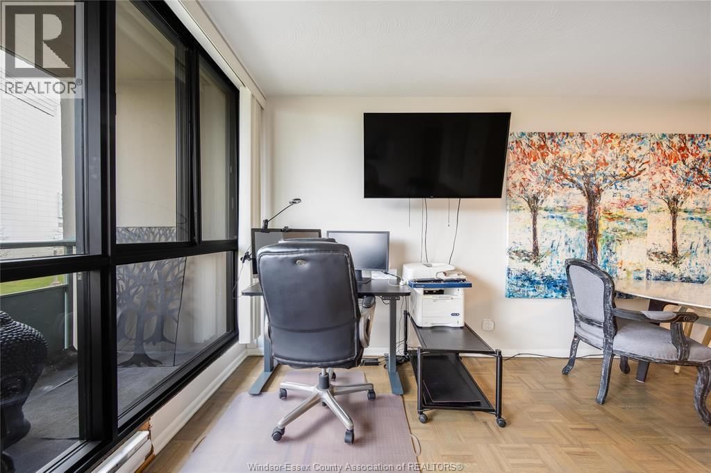 312 - 111 RIVERSIDE DRIVE Image 13