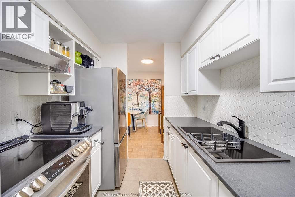 312 - 111 RIVERSIDE DRIVE Image 18